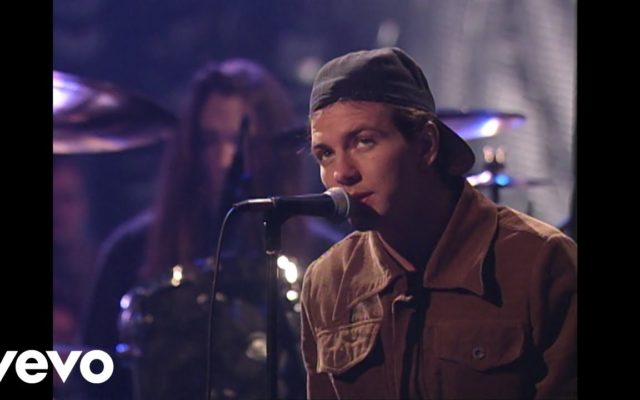 Throwback Pearl Jam: Band Releases Full MTV Unplugged Performance