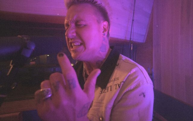 Video Alert: Papa Roach – “Kill The Noise” (Acoustic)