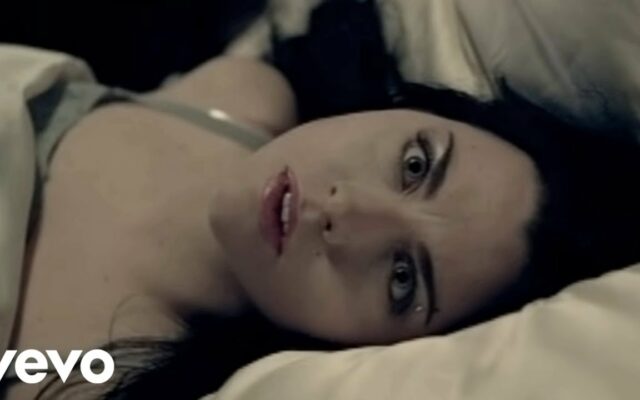 Evanescence’s “Bring Me to Life” Tops iTunes Chart 19 Years After Release