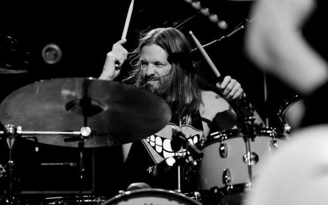 ‘SNL’ Paid Tribute To Late Foo Fighters Drummer Taylor Hawkins