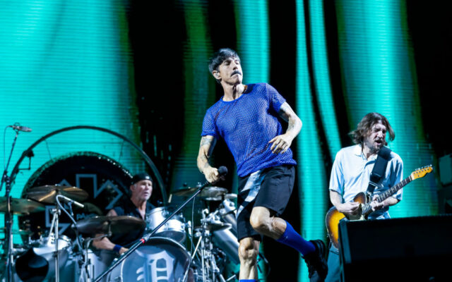 Red Hot Chili Peppers To Receive Global Icon Award