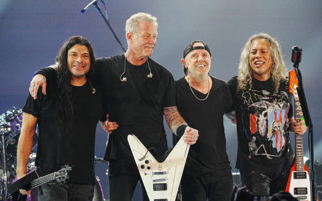 Metallica Performs “Lux Æterna” Live For First Time