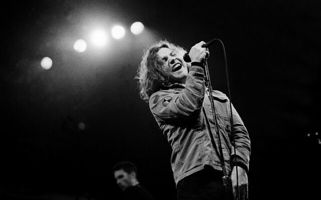 Pearl Jam Shares Old SNL Rehearsal Footage