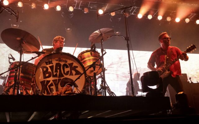 Beck Joins Black Keys To Perform “Loser”