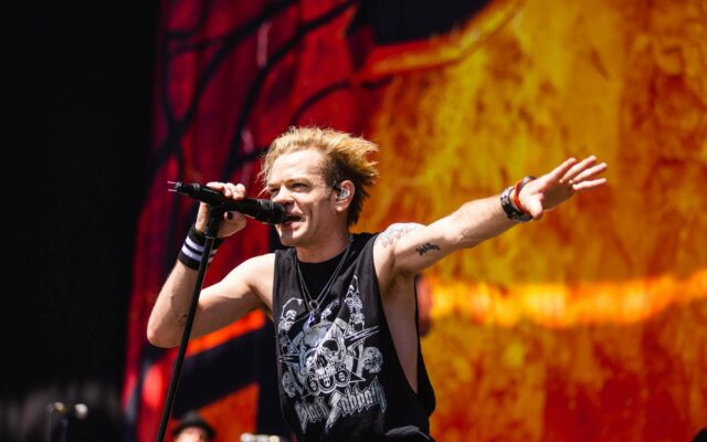 Sum 41 Frontman Deryck Whibley Hospitalized With Pneumonia