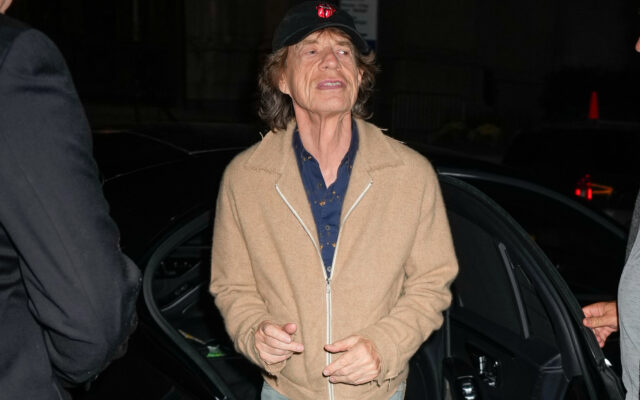 Mick Jagger Makes Surprise Appearance On SNL